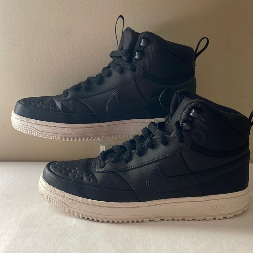 Nike Black High-Top Sneakers with Classic Design